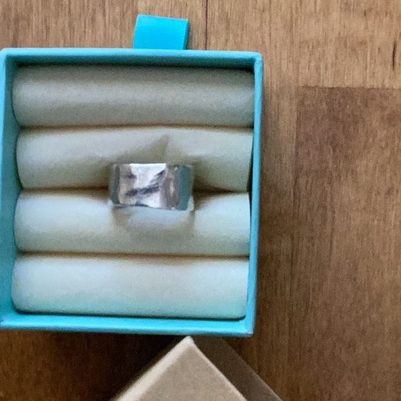 Lisa Leonard - Picture 4 of 8